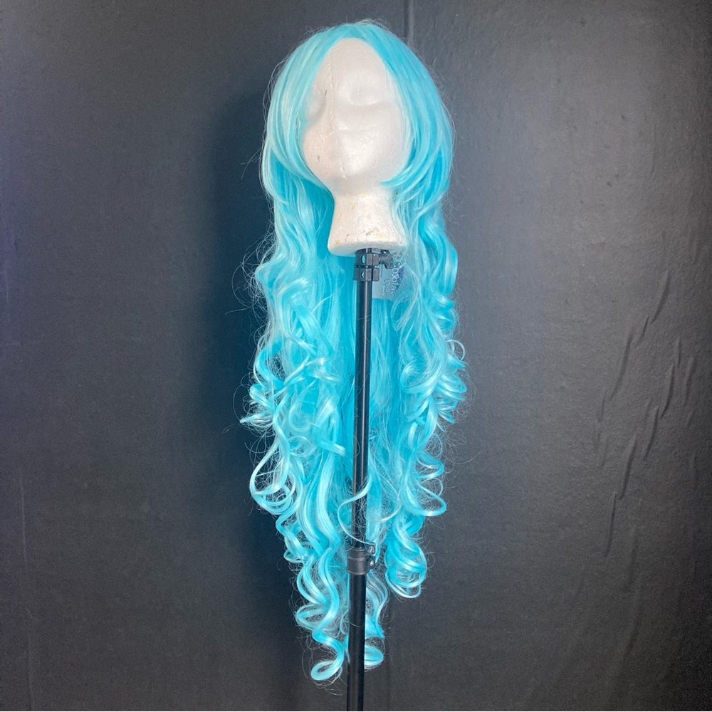 Long Blue Curly Wig 🩵
